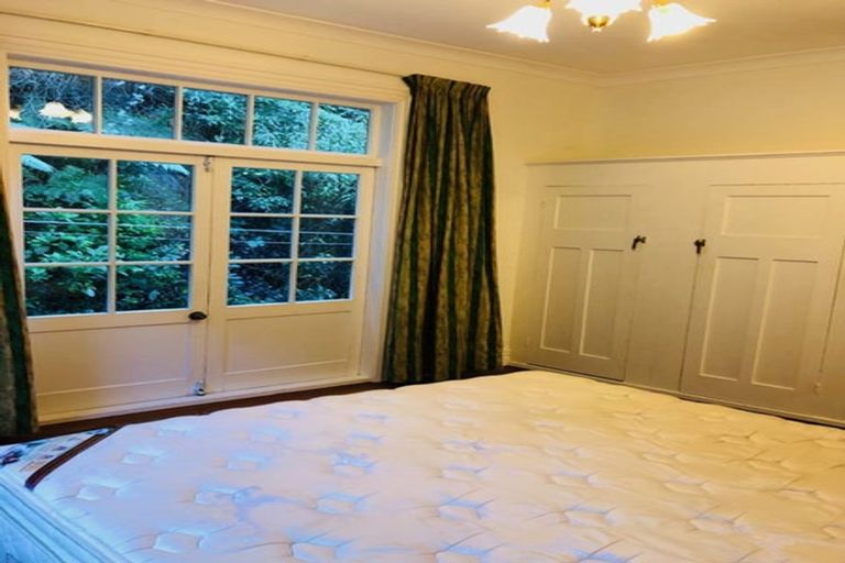 Photo of property in 55 Garden Road, Northland, Wellington, 6012