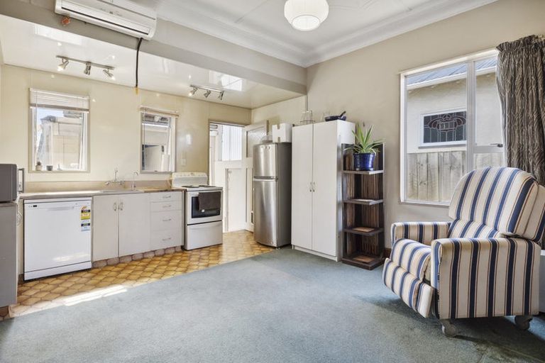Photo of property in 12 Hargest Crescent, Saint Kilda, Dunedin, 9012