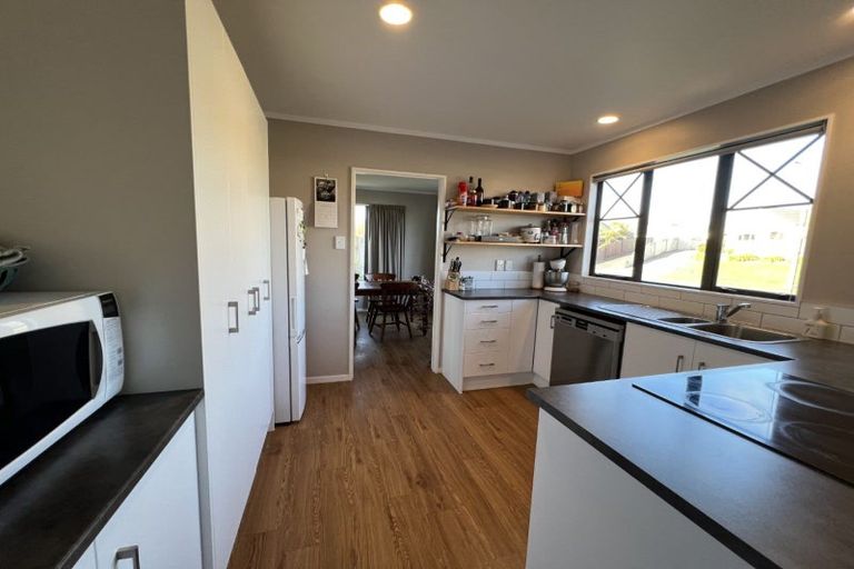 Photo of property in 33 Logan Way, Kelvin Grove, Palmerston North, 4414