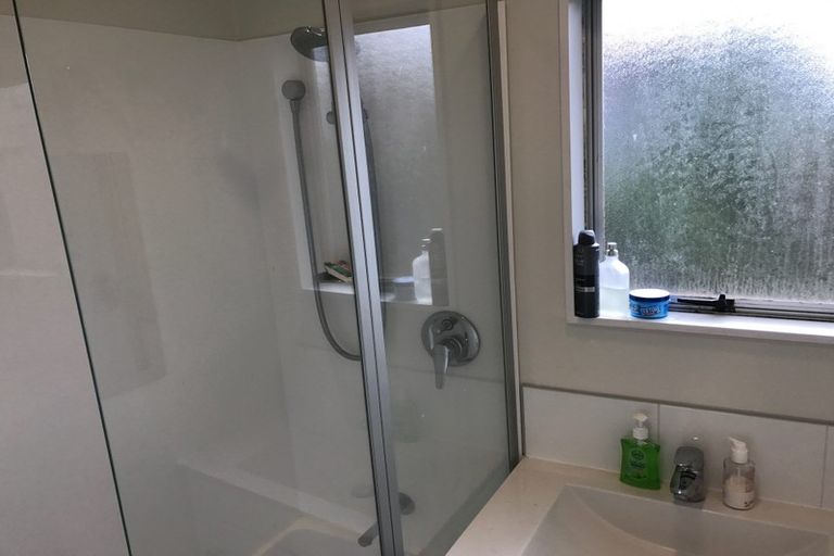 Photo of property in 2/48 Sandgate Avenue, Botany Downs, Auckland, 2010