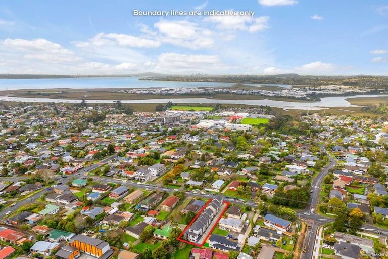 Photo of property in 8/88 Te Atatu Road, Te Atatu South, Auckland, 0610