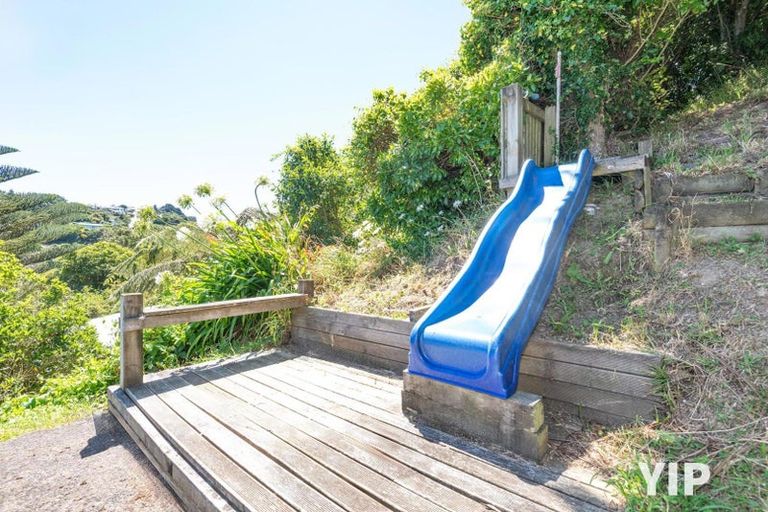 Photo of property in 19 Black Rock Road, Newlands, Wellington, 6037