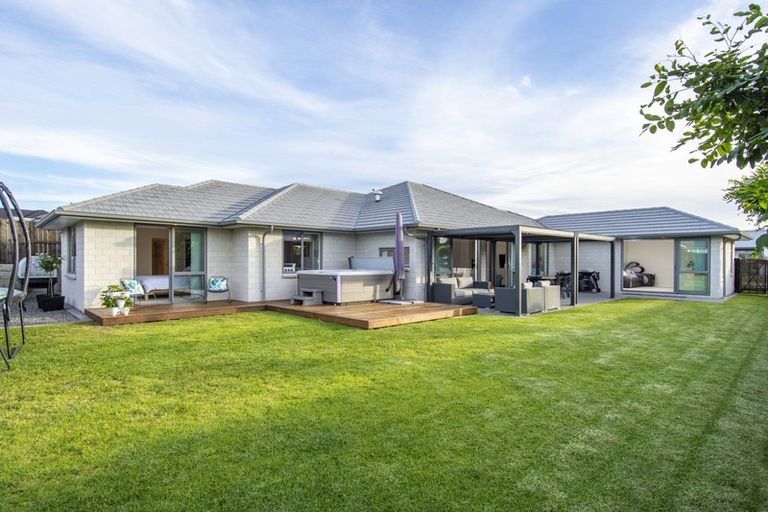 Photo of property in 10 Kayelene Place, Omokoroa, 3114