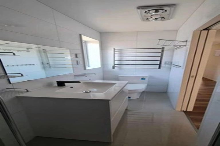 Photo of property in 14 Larissa Avenue, Henderson, Auckland, 0610