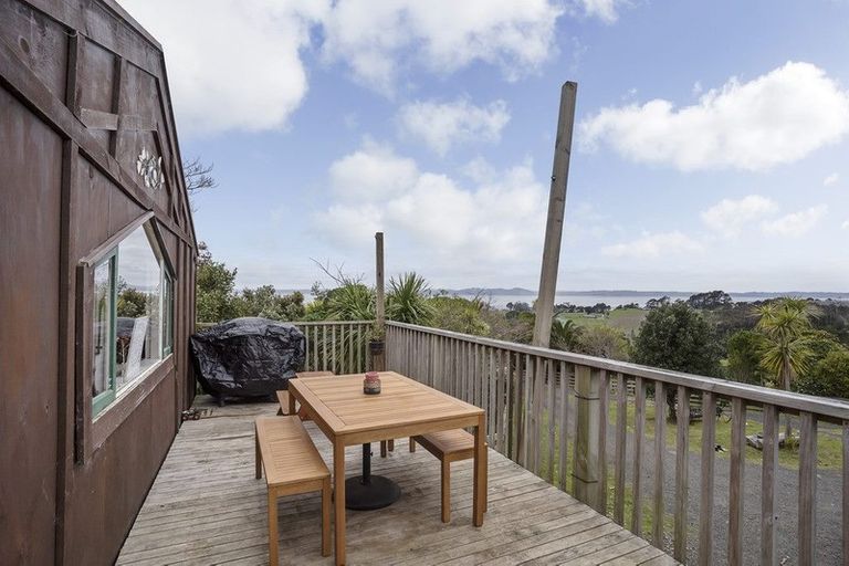 Photo of property in 2219 South Head Road, South Head, Helensville, 0874