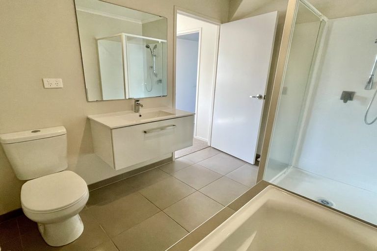 Photo of property in 18 Akeake Lane, Manurewa, Auckland, 2102