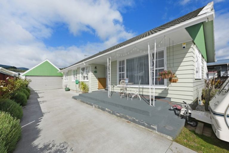 Photo of property in 5 Riversdale Road, Clouston Park, Upper Hutt, 5018