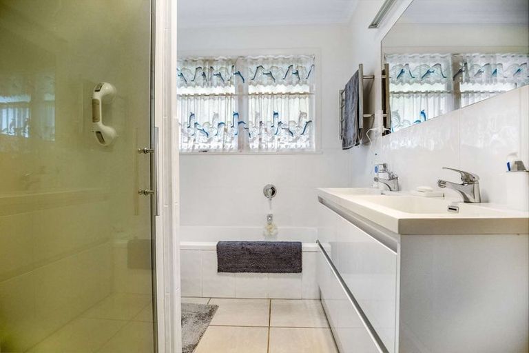 Photo of property in 2 Awatere Avenue, Beerescourt, Hamilton, 3200