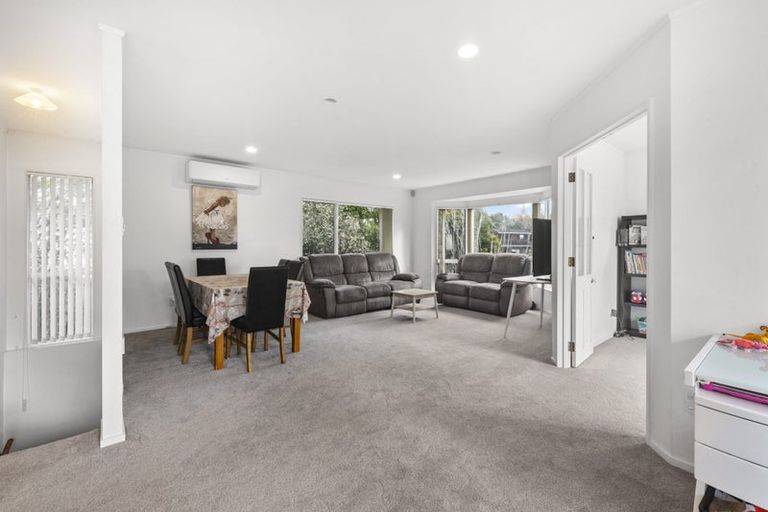 Photo of property in 35 Rifleman Rise, Unsworth Heights, Auckland, 0632