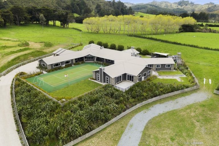 Photo of property in 30 Kakariki Way, Whitemans Valley, Upper Hutt, 5371