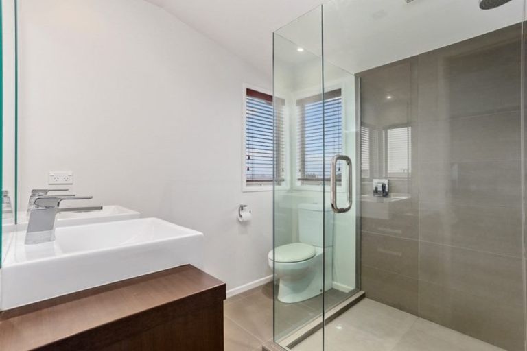 Photo of property in 9 Corsica Way, Karaka, Papakura, 2113