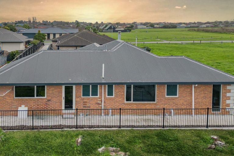 Photo of property in 28 Brightstone Crescent, Aranui, Christchurch, 8061