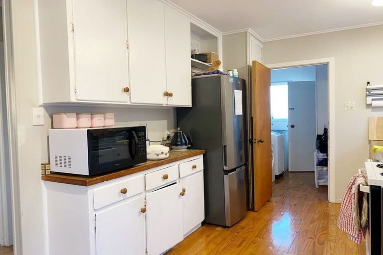 Photo of property in 43 Blease Street, New Lynn, Auckland, 0600