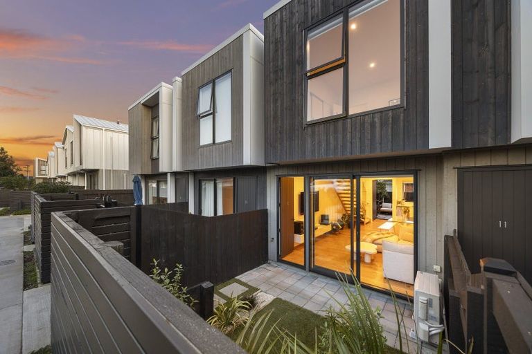 Photo of property in 12/82 East Coast Road, Milford, Auckland, 0620