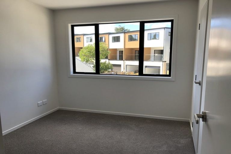 Photo of property in 30/9 Schnapper Rock Road, Greenhithe, Auckland, 0632