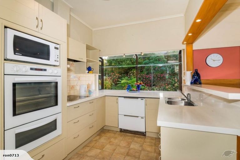 Photo of property in 1/27 Hythe Terrace, Mairangi Bay, Auckland, 0630
