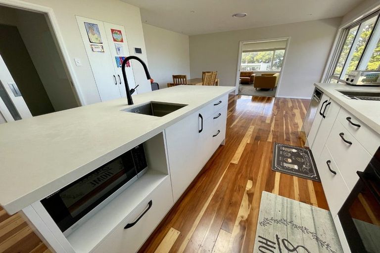 Photo of property in 15 Dowse Drive, Maungaraki, Lower Hutt, 5010