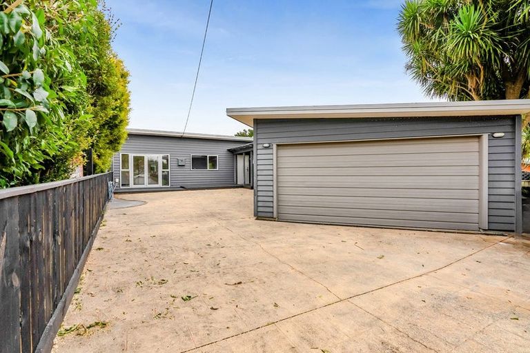 Photo of property in 82 Wairau Road, Oakura, 4314