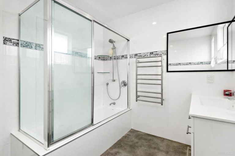 Photo of property in 4 De Thiery Place, Pakuranga Heights, Auckland, 2010