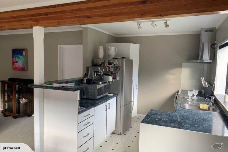 Photo of property in 2/5 Holland Road, Hillcrest, Auckland, 0627