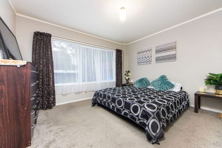 Photo of property in 1/43 Don Buck Road, Massey, Auckland, 0614