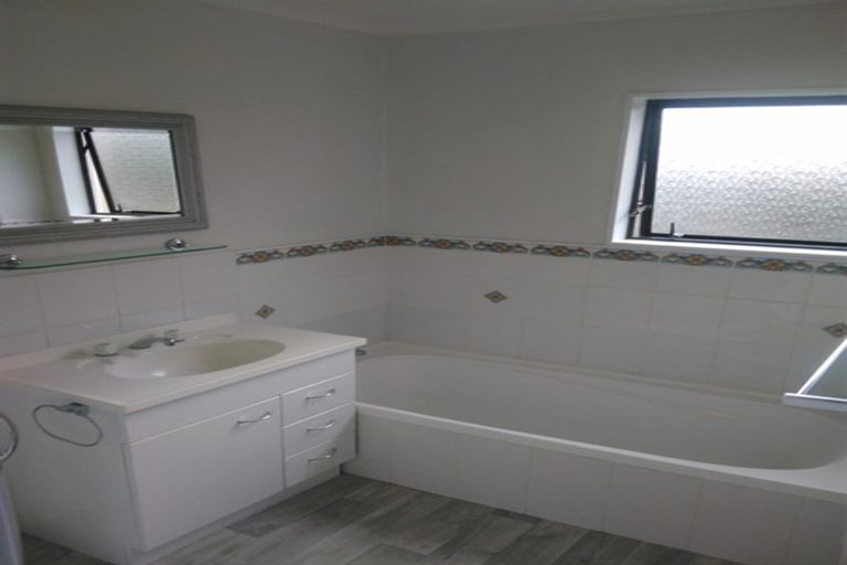 Photo of property in 4 Balmore Place, Wattle Downs, Auckland, 2103