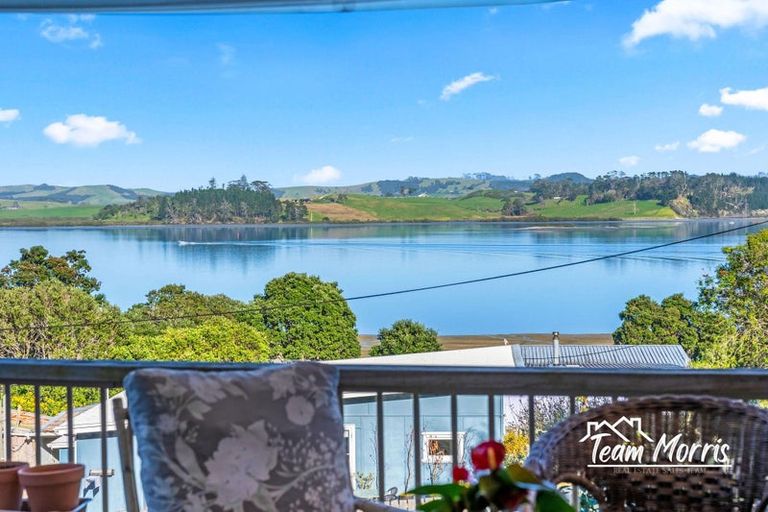 Photo of property in 10 Oxford Street, Whakapirau, Maungaturoto, 0583
