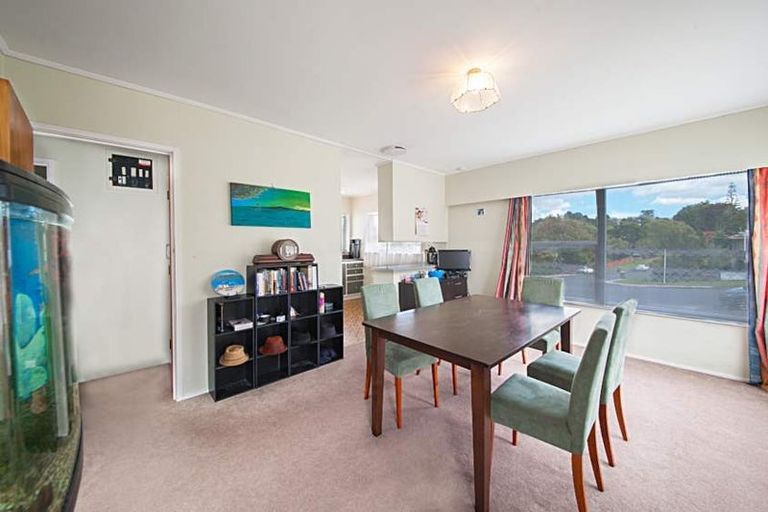 Photo of property in 42 Cheval Drive, Totara Vale, Auckland, 0629