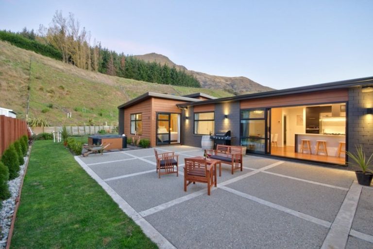 Photo of property in 38 Risinghurst Terrace, Lower Shotover, Queenstown, 9304