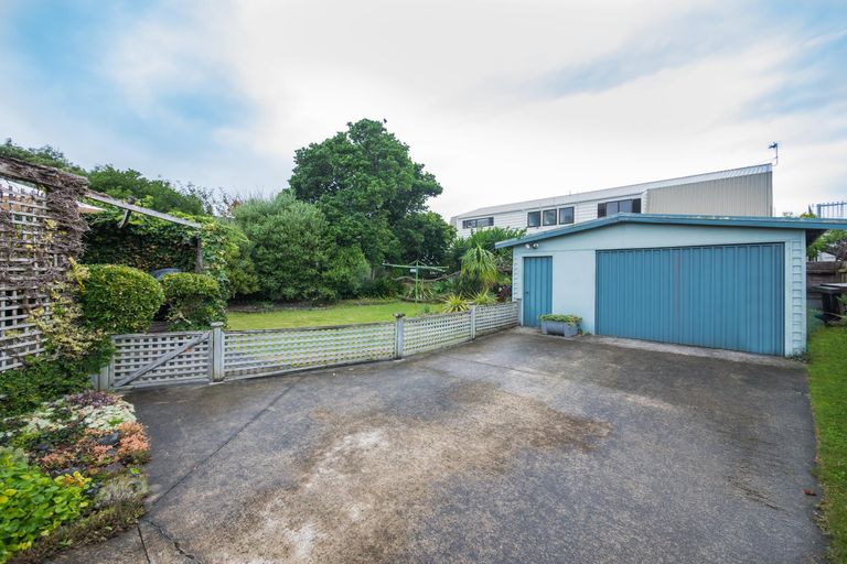 Photo of property in 55 Sullivan Avenue, Mangere Bridge, Auckland, 2022