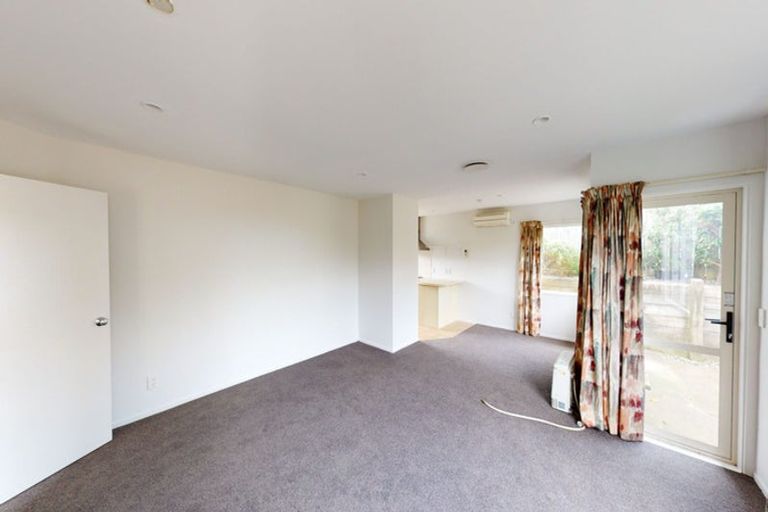 Photo of property in 74 Dress Circle, Newlands, Wellington, 6037