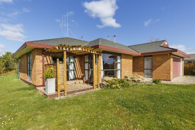 Photo of property in 23 Greenwood Place, Fitzherbert, Palmerston North, 4410