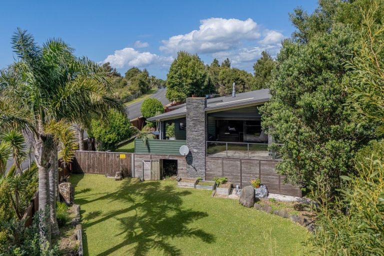 Photo of property in 4 Tarapatiki Drive, Whitianga, 3510