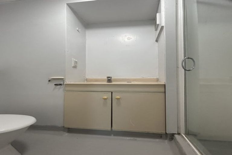 Photo of property in 70 Fairlie Terrace, Kelburn, Wellington, 6021