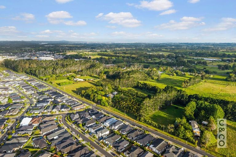 Photo of property in 37 Nobilo Road, Kumeu, 0810