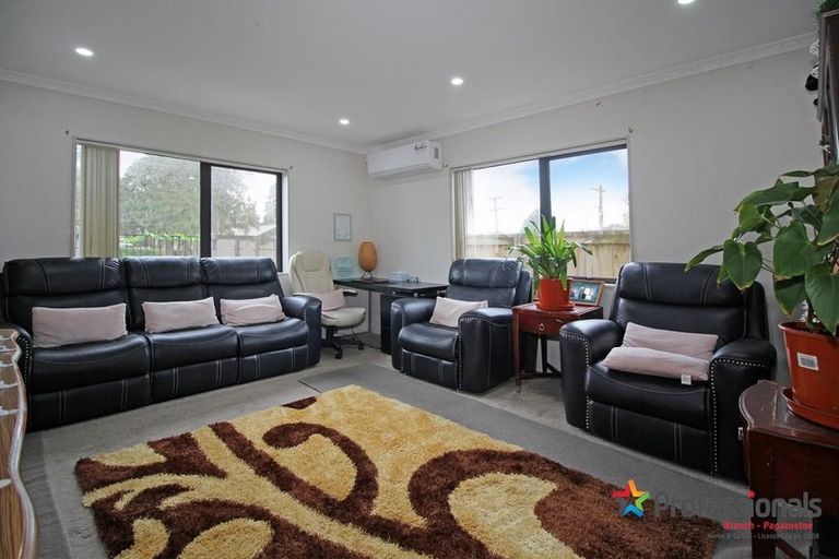 Photo of property in 16 Earlsworth Road, Mangere East, Auckland, 2024