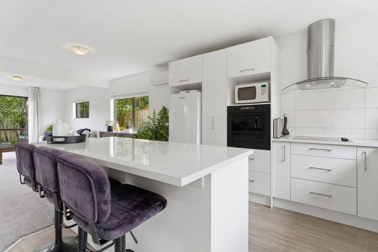 Photo of property in 2/26 Sunward Rise, Glenfield, Auckland, 0629