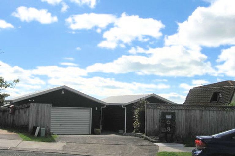 Photo of property in 9 Pitlochry Place, Highland Park, Auckland, 2010