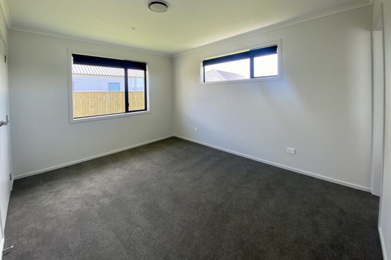 Photo of property in 16 Austin Reid Avenue, Carterton, 5713