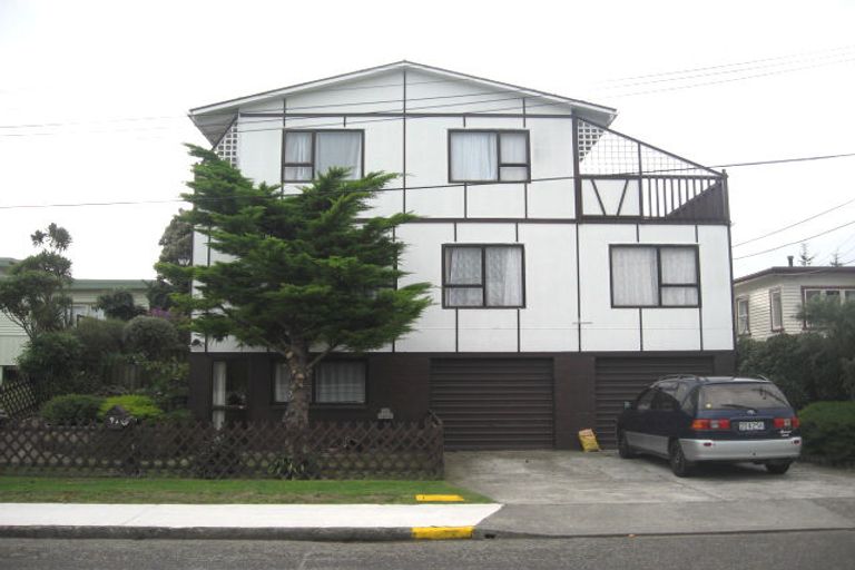 Photo of property in 2/9 Titoki Road, Raumati Beach, Paraparaumu, 5032