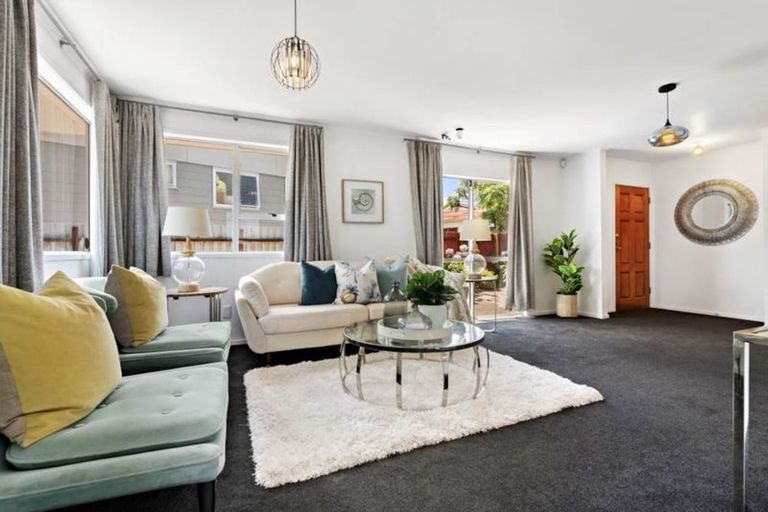 Photo of property in 16 Newham Place, Henderson, Auckland, 0612