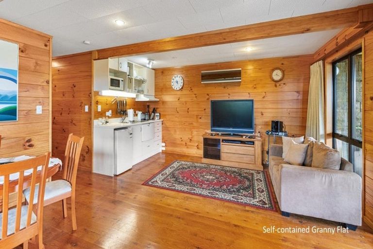 Photo of property in 76 Brick Bay Drive, Sandspit, Warkworth, 0982