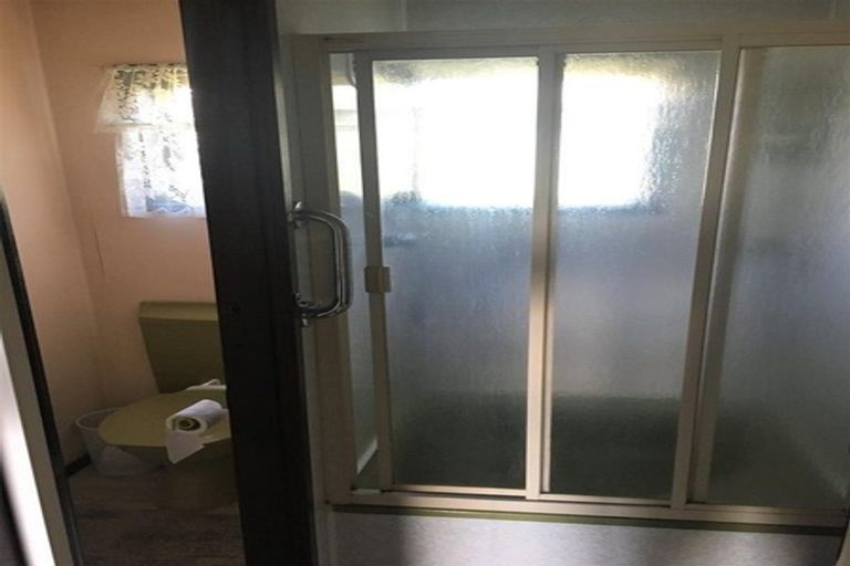 Photo of property in 2 Yarra Place, Botany Downs, Auckland, 2010