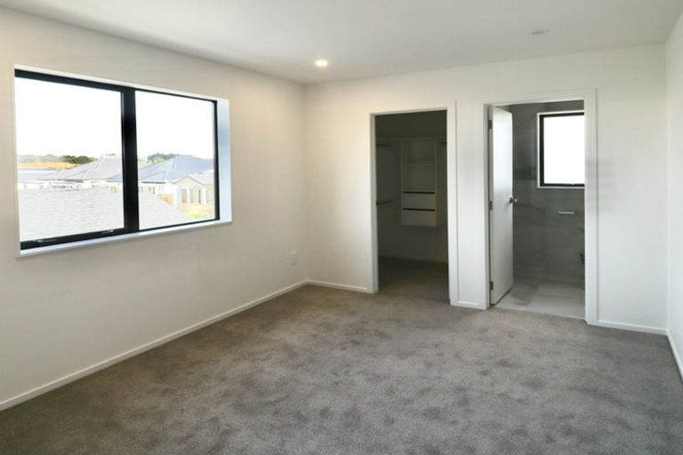 Photo of property in 25 Woven Place, Karaka, Papakura, 2113