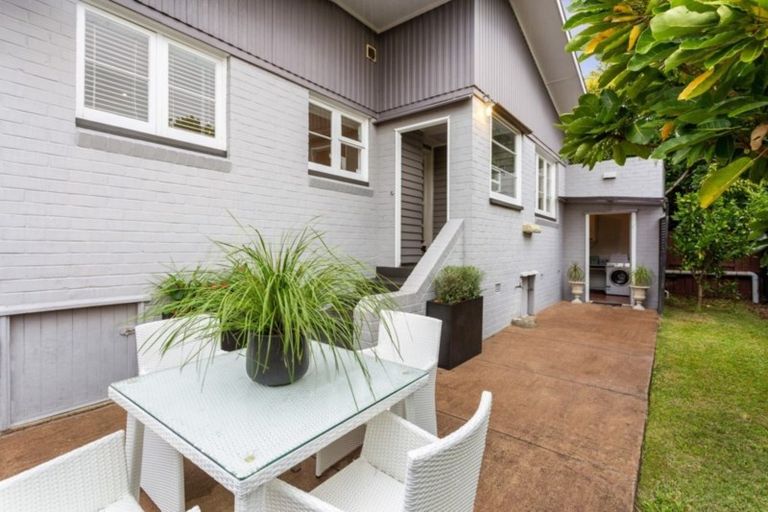 Photo of property in 15 Eversleigh Road, Belmont, Auckland, 0622
