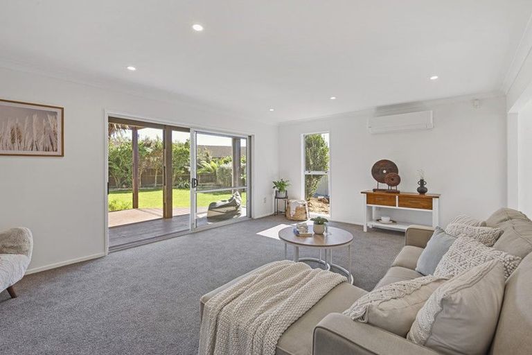 Photo of property in 11a Sequoia Place, Parklands, Christchurch, 8083