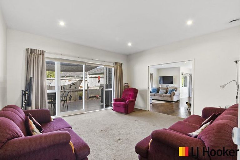 Photo of property in 3 Drumkeen Place, Rosehill, Papakura, 2113