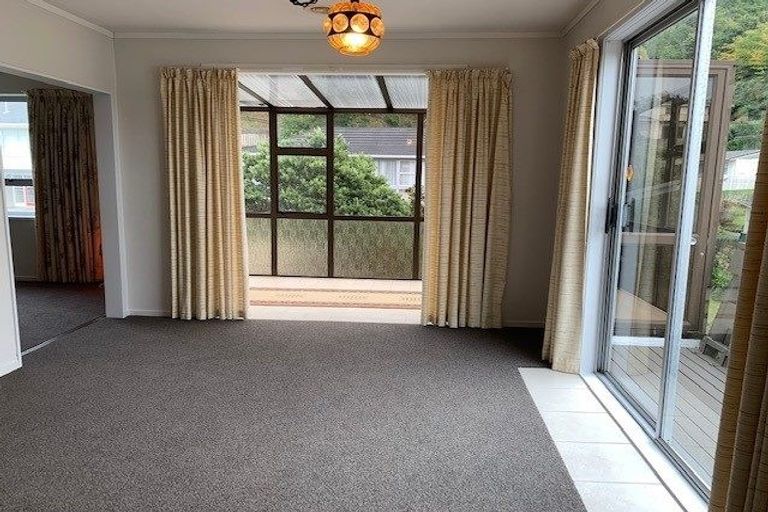 Photo of property in 15 Fyvie Avenue, Tawa, Wellington, 5028