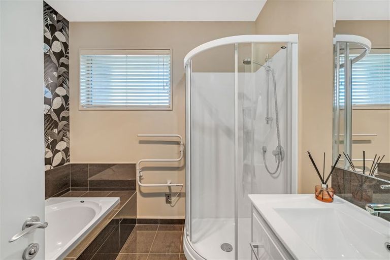 Photo of property in 31 Factory Road, Belfast, Christchurch, 8051