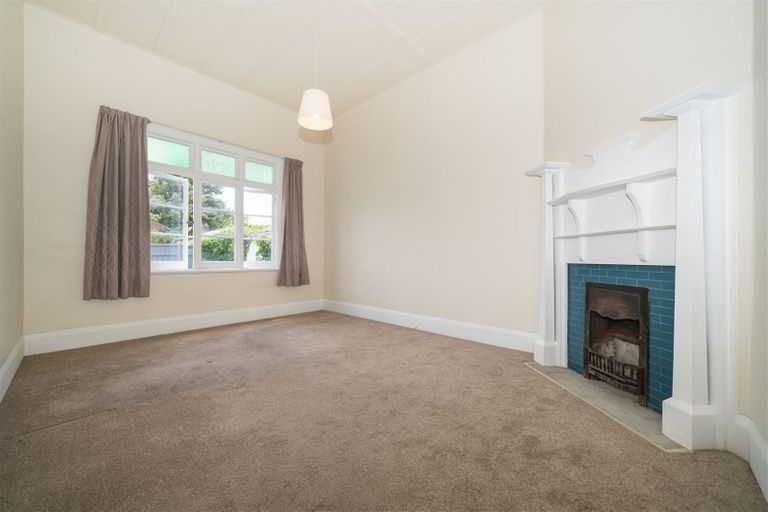 Photo of property in 16 Oxford Street, Hokowhitu, Palmerston North, 4410